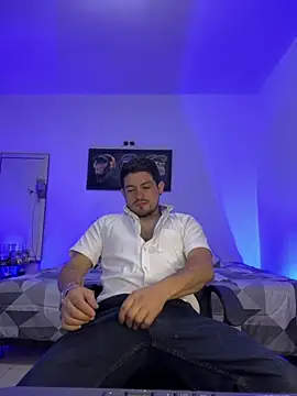 williamsmiiths16 online show from June 17, 2026, 11:23 am