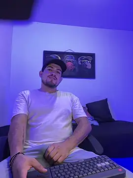 williamsmiiths16 online show from June 22, 2026, 11:29 am