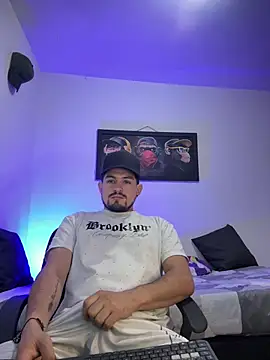 williamsmiiths16 online show from June 28, 2026, 2:56 pm