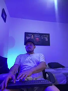 williamsmiiths16 online show from July 4, 2026, 11:49 am