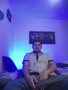 williamsmiiths16 online show from July 6, 2026, 11:51 am
