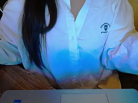 Snapshot of maian_love chatting on June 16, 2026, 7:49 pm maian love online show from June 16, 2026, 7:49 pm