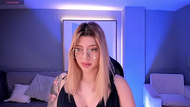 Snapshot of MadisonKane chatting on May 3, 2026, 11:27 am MadisonKane online show from May 3, 2026, 11:27 am
