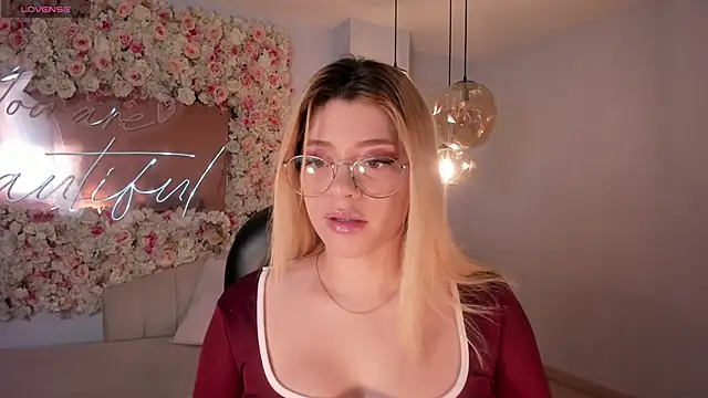 Snapshot of MadisonKane chatting on May 7, 2026, 11:15 am MadisonKane online show from May 7, 2026, 11:15 am