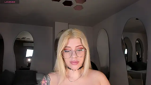 Snapshot of MadisonKane chatting on May 12, 2026, 11:40 am MadisonKane online show from May 12, 2026, 11:40 am