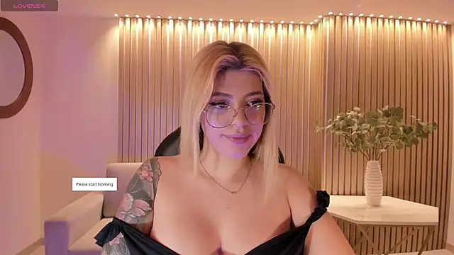 Snapshot of MadisonKane chatting on June 15, 2026, 11:12 am MadisonKane online show from June 15, 2026, 11:12 am