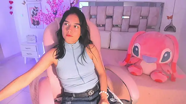 isabella castillo  online show from March 12, 2026, 9:54 pm