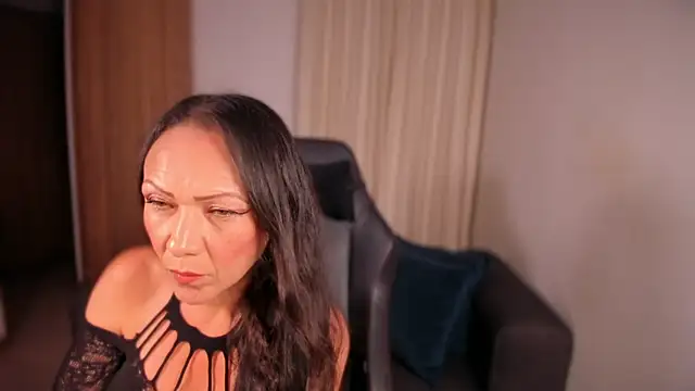 Cleoember  online show from January 8, 2026, 12:02 am