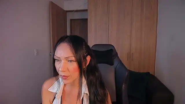 Cleoember  online show from February 13, 2026, 6:37 pm