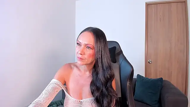 Cleoember  online show from June 4, 2026, 6:58 pm