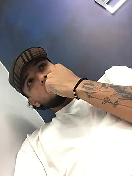 modeloxtz online show from February 18, 2026, 1:12 am