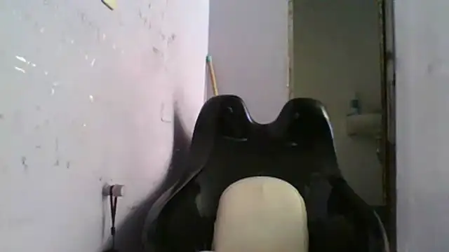 modeloxtz online show from April 3, 2026, 4:16 pm