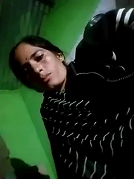 Snapshot of mayankahotxx chatting on December 3, 2025, 1:53 pm mayankahotxx online show from December 3, 2025, 1:53 pm