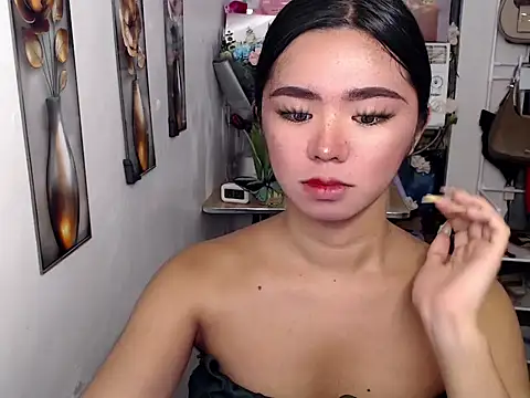 Snapshot of voganmarie chatting on July 5, 2026, 3:34 am voganmarie online show from July 5, 2026, 3:34 am