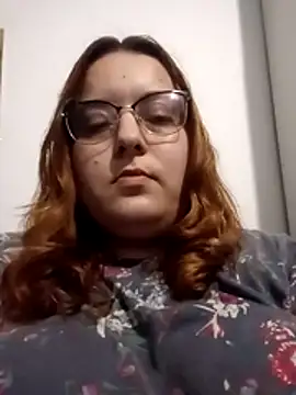 Snapshot of SpicyEmily_XX chatting on December 4, 2025, 10:40 pm SpicyEmily XX online show from December 4, 2025, 10:40 pm