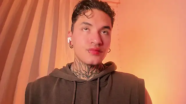 Snapshot of AlecBanne chatting on December 15, 2025, 3:00 am AlecBanne online show from December 15, 2025, 3:00 am