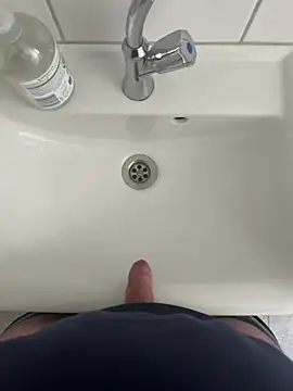 Snapshot of Dodo2223 chatting on February 9, 2026, 1:37 pm Dodo2223 online show from February 9, 2026, 1:37 pm