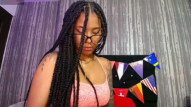 Snapshot of Elizabetth_Roman chatting on June 16, 2026, 3:03 pm Elizabetth Roman online show from June 16, 2026, 3:03 pm