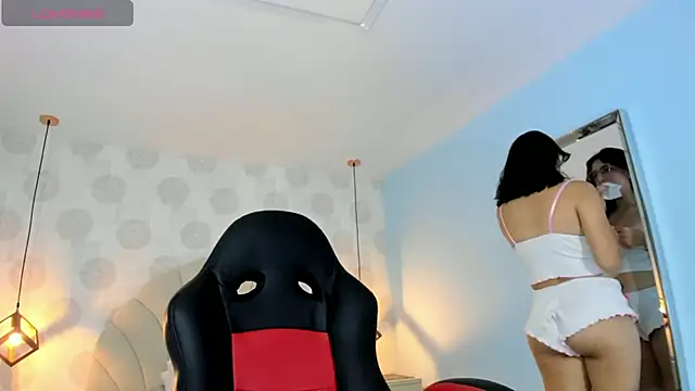 Snapshot of VENUSGREYS1 chatting on May 7, 2026, 1:27 pm VENUSGREYS1 online show from May 7, 2026, 1:27 pm