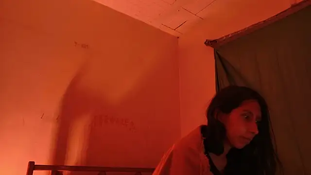 Snapshot of MoonLipsON- chatting on May 2, 2026, 11:10 pm MoonLipsON- online show from May 2, 2026, 11:10 pm