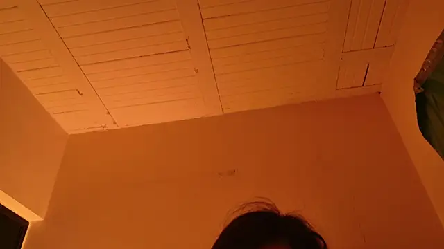 Snapshot of MoonLipsON- chatting on June 8, 2026, 5:52 am MoonLipsON- online show from June 8, 2026, 5:52 am
