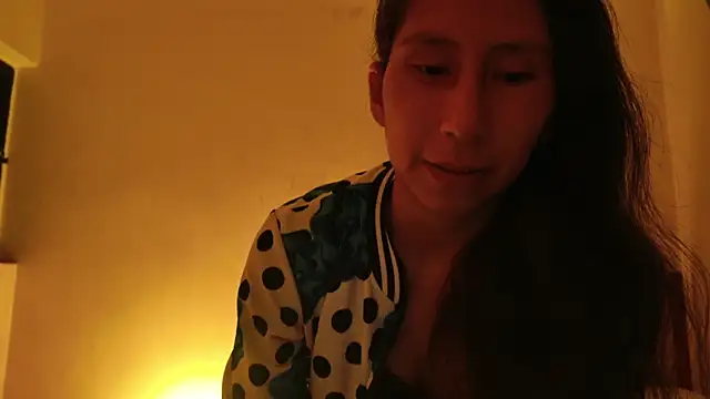 Snapshot of MoonLipsON- chatting on June 18, 2026, 2:01 am MoonLipsON- online show from June 18, 2026, 2:01 am