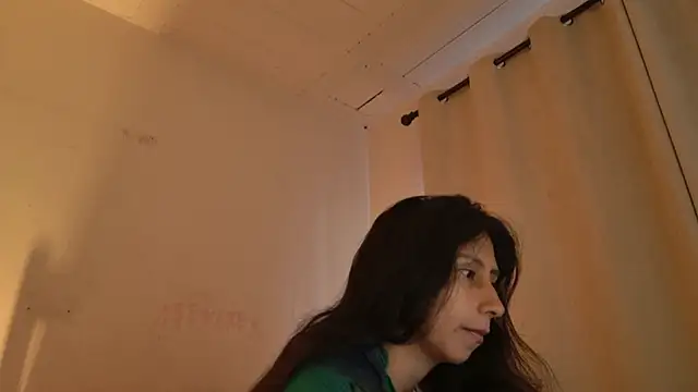 Snapshot of MoonLipsON- chatting on July 14, 2026, 10:48 pm MoonLipsON- online show from July 14, 2026, 10:48 pm