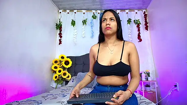Valentina and sneider  online show from July 14, 2026, 12:35 am