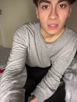 hungspanishtwink online show from March 27, 2026, 12:38 pm