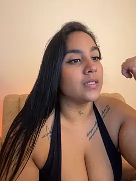 Snapshot of YenthCorona chatting on June 5, 2026, 3:24 am YenthCorona online show from June 5, 2026, 3:24 am