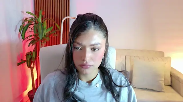 victoria   moon online show from December 20, 2025, 1:18 pm