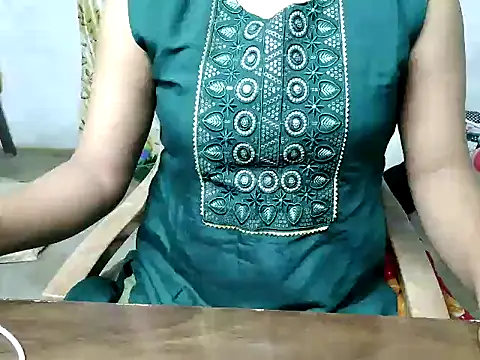 Snapshot of ishiii-69 chatting on December 18, 2025, 5:30 pm ishiii-69 online show from December 18, 2025, 5:30 pm