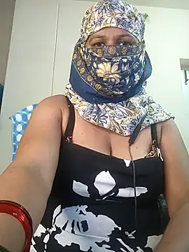 Snapshot of Preeti345 chatting on June 22, 2026, 1:29 am Preeti345 online show from June 22, 2026, 1:29 am