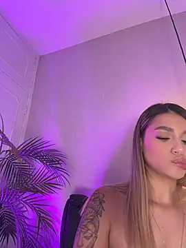 Snapshot of Sophie-velvet chatting on July 20, 2026, 7:38 pm Sophie-velvet online show from July 20, 2026, 7:38 pm