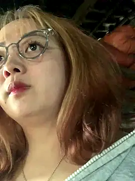 Snapshot of Samsam-006 chatting on December 19, 2025, 3:13 am Samsam-006 online show from December 19, 2025, 3:13 am