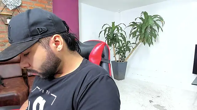 HotThreesoome online show from January 17, 2026, 1:05 pm