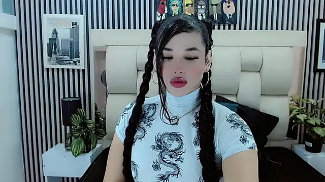 Snapshot of Irenne_Rouss chatting on December 5, 2025, 12:47 pm Irenne Rouss online show from December 5, 2025, 12:47 pm