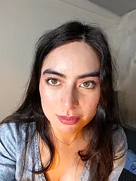 saasha Petit online show from April 25, 2026, 4:26 pm