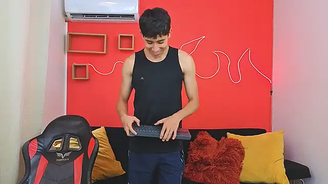 Neo Twink online show from June 5, 2026, 7:08 pm
