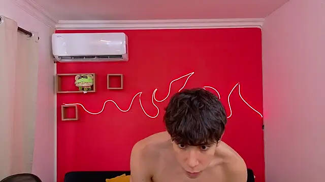 Snapshot of Neo_Twink chatting on July 29, 2026, 7:01 pm Neo Twink online show from July 29, 2026, 7:01 pm