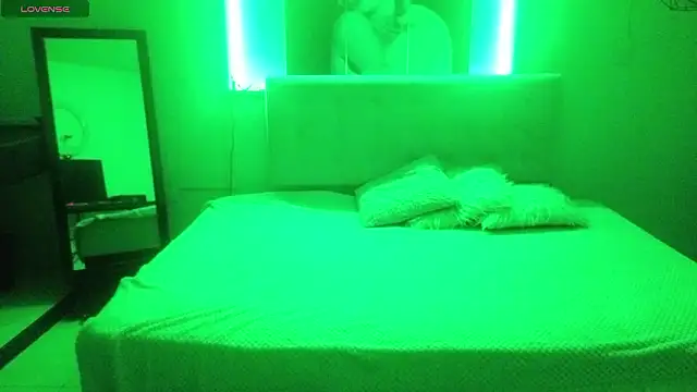 Sara valderrama  online show from March 13, 2026, 1:34 am