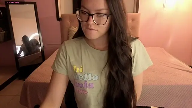 Sara valderrama  online show from May 2, 2026, 12:21 pm