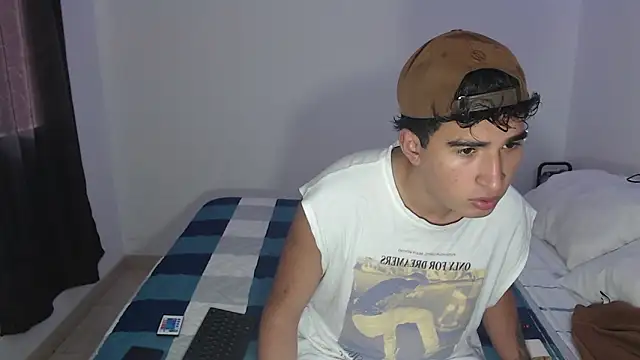 Snapshot of Dave_hot1 chatting on December 13, 2025, 8:47 pm Dave hot1 online show from December 13, 2025, 8:47 pm