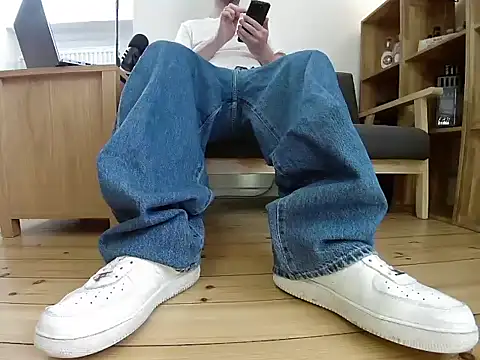 Snapshot of jonas_camboy chatting on April 8, 2026, 3:56 pm jonas camboy online show from April 8, 2026, 3:56 pm