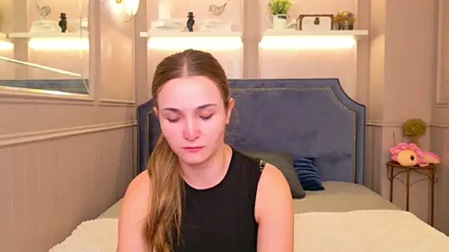 Lina Sinerz online show from June 24, 2026, 4:06 pm