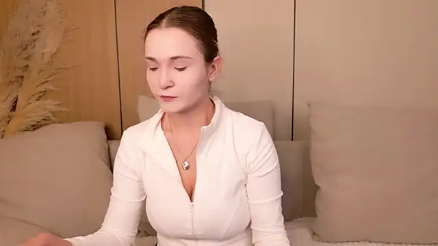 Lina Sinerz online show from June 25, 2026, 4:00 pm