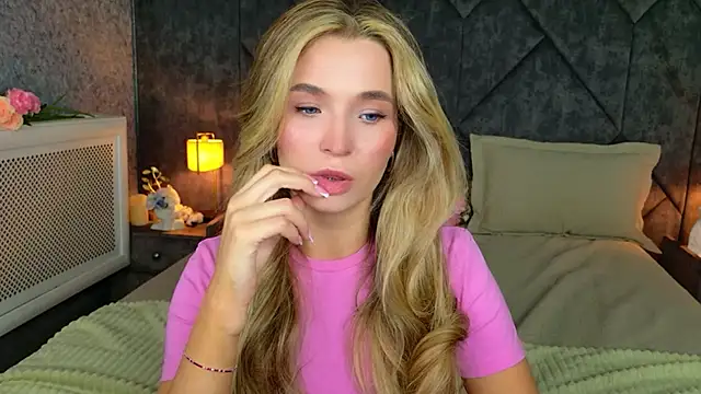 Lina Sinerz online show from July 8, 2026, 8:35 pm
