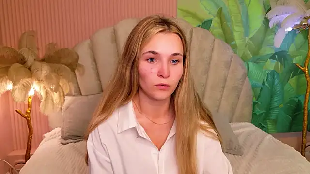 Lina Sinerz online show from July 12, 2026, 5:26 pm