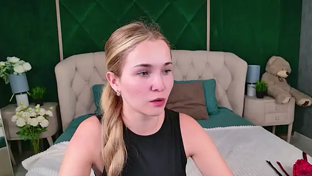 Lina Sinerz online show from July 17, 2026, 3:39 pm