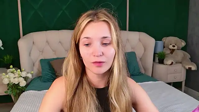 Lina Sinerz online show from July 23, 2026, 3:43 pm